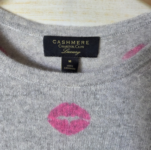 Charter Club 100% Cashmere Lipstick Lips Crewneck Sweater Gray Pink Medium - Picture 7 of 13